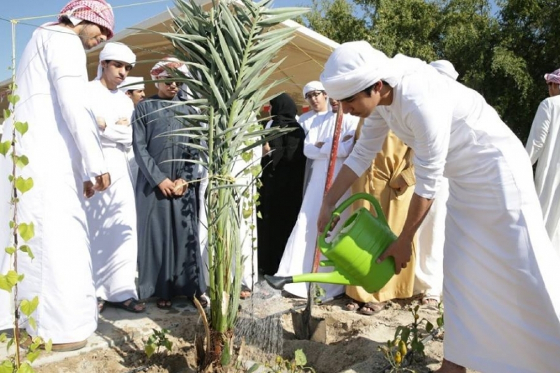 During their visit to the Royal Charity Foundation, Watani Al Emarat plant a #Zayed_for_Good tree in #Bahrain