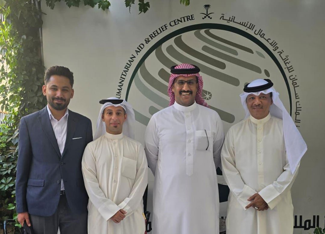 وفد الأتحاد العربي للتطوع برئاسة حسن بوهزاع يزور مركز الملك سلمان للإغاثة للاطلاع على مشاريع المركز بالأردن